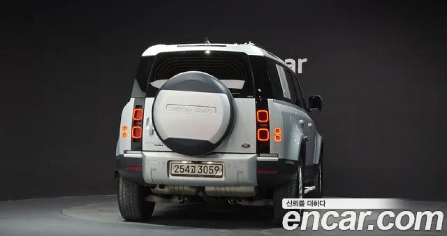 Land Rover Defender 