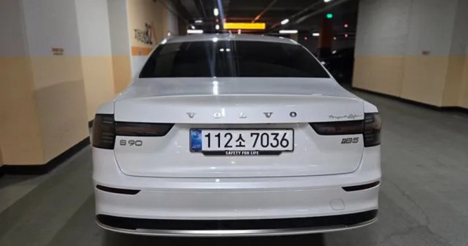 Volvo S90 
