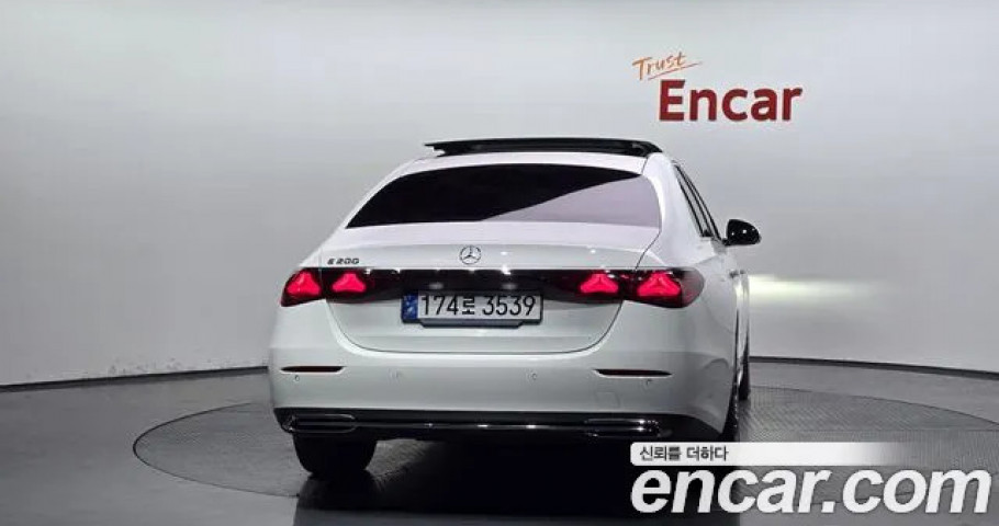 Mercedes-Benz E-Class 