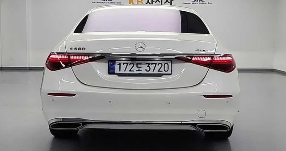 Mercedes-Benz S-Class 