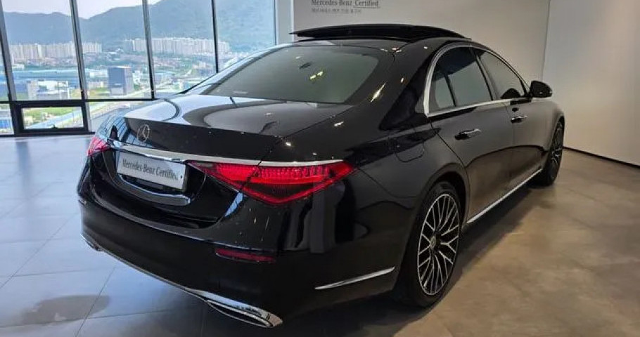 Mercedes-Benz S-Class 