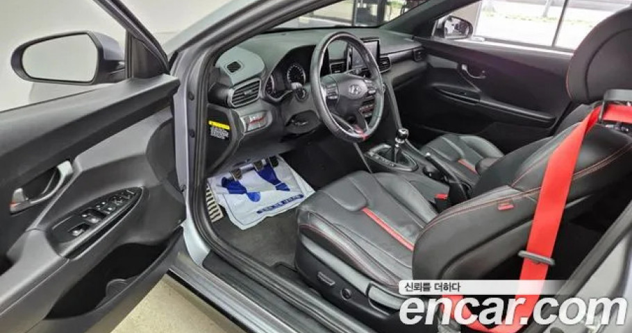 Hyundai Veloster 