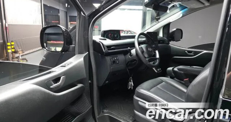 Hyundai Staria 