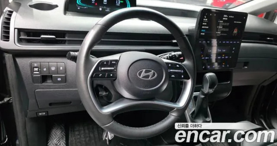 Hyundai Staria 