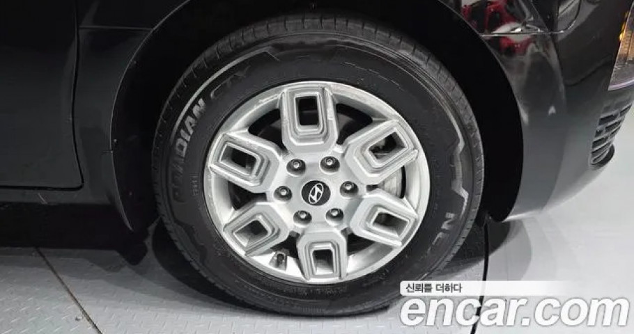 Hyundai Staria 