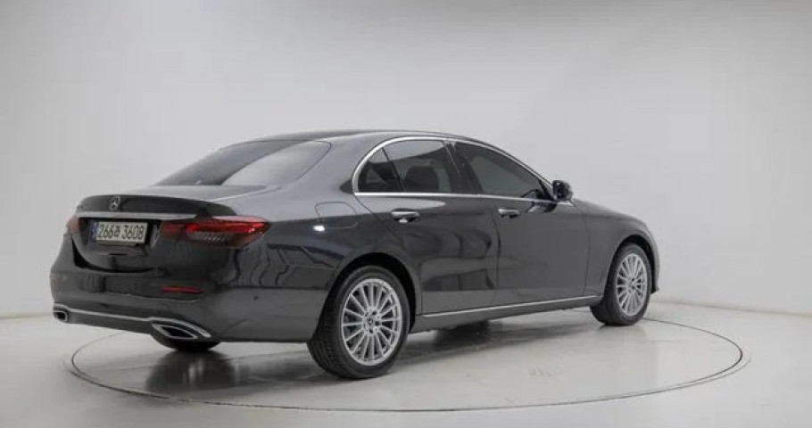 Mercedes-Benz E-Class 