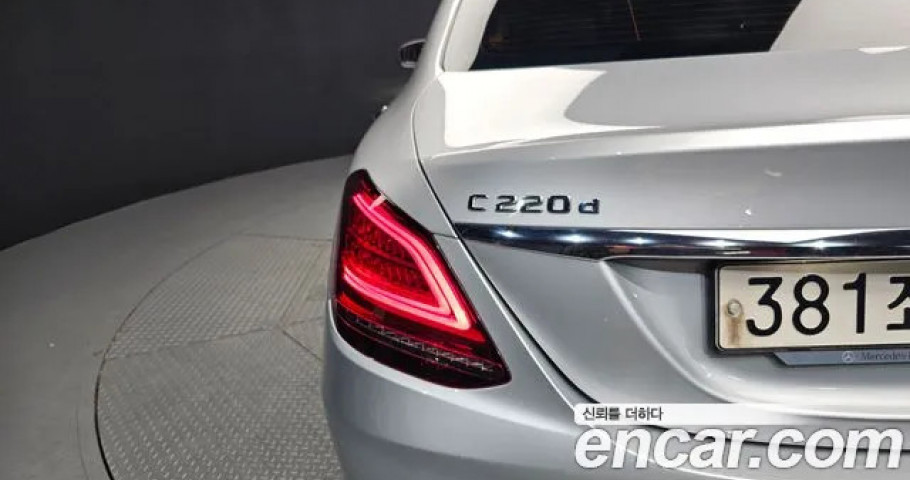 Mercedes-Benz C-Class 