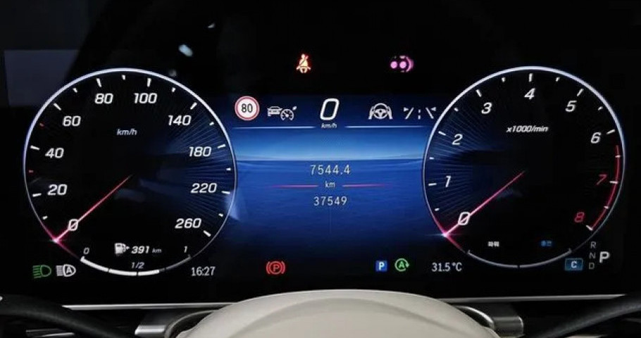 Mercedes-Benz S-Class 