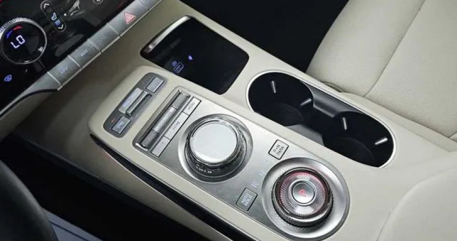 Genesis Gv70 