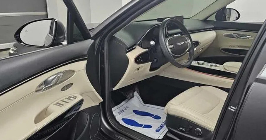 Genesis Gv70 