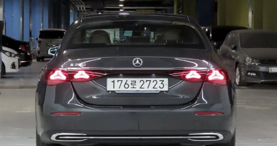 Mercedes-Benz E-Class 
