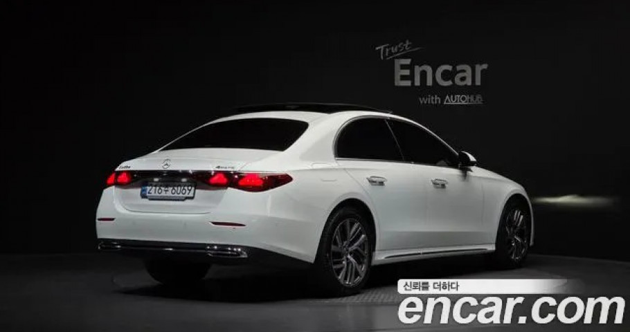 Mercedes-Benz E-Class 