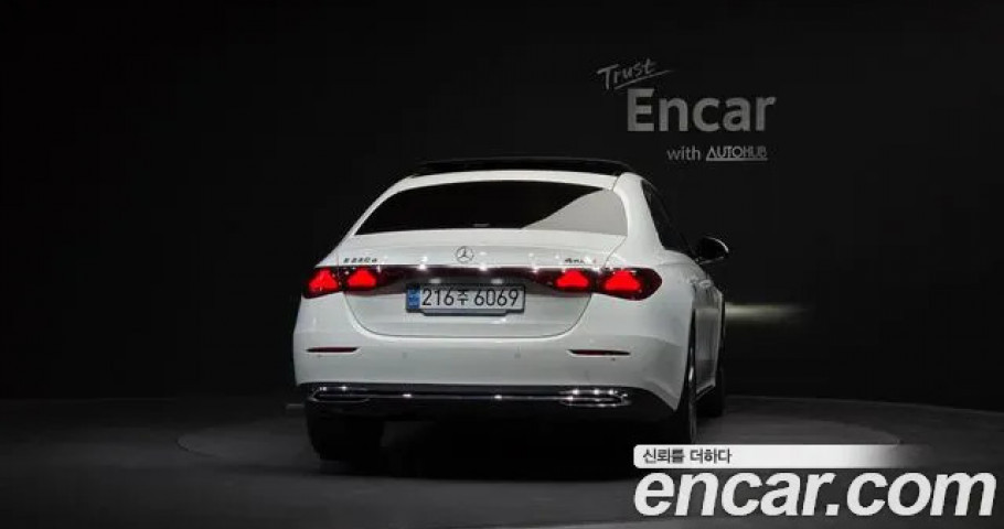 Mercedes-Benz E-Class 