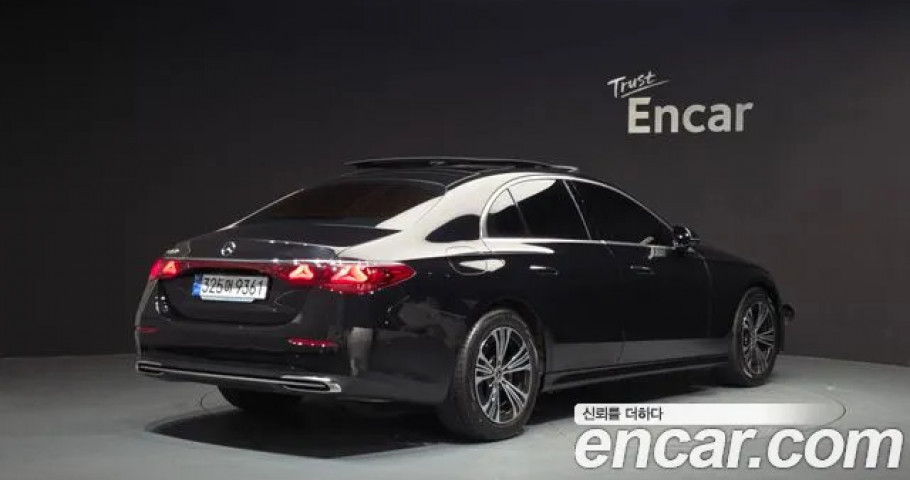 Mercedes-Benz E-Class 