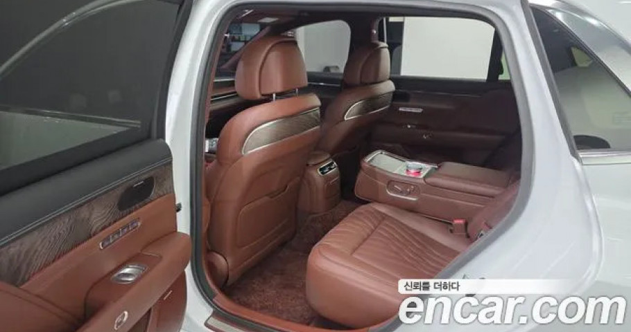 Genesis G90 