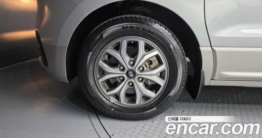 Hyundai Starex 