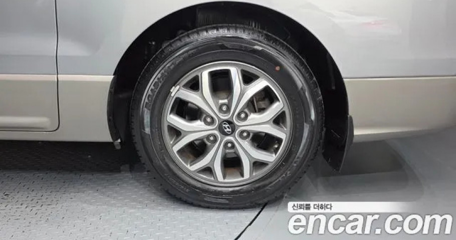 Hyundai Starex 