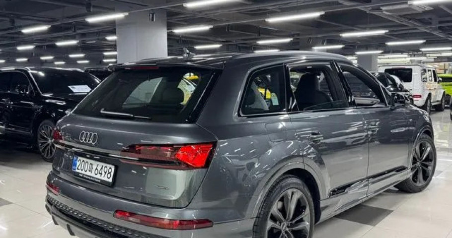 Audi Q7 