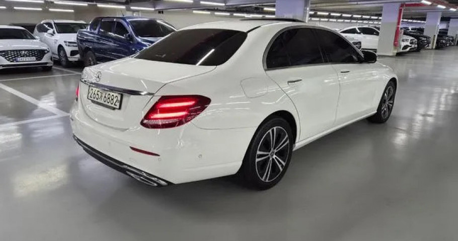 Mercedes-Benz E-Class 