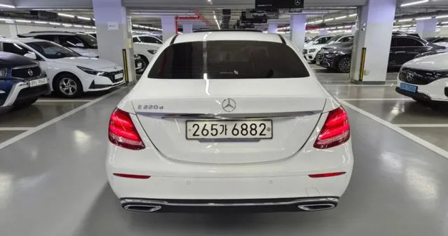 Mercedes-Benz E-Class 