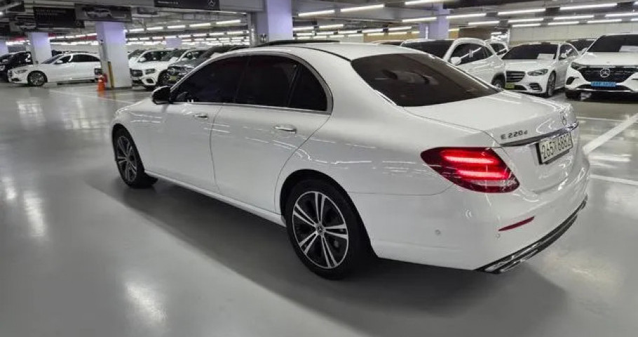 Mercedes-Benz E-Class 