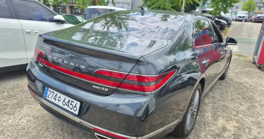 Genesis G90 
