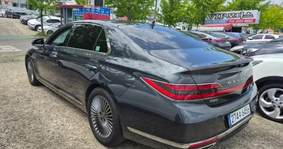 Genesis G90 