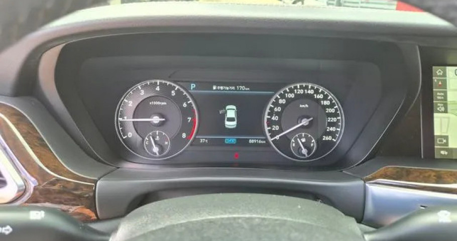 Genesis G90 
