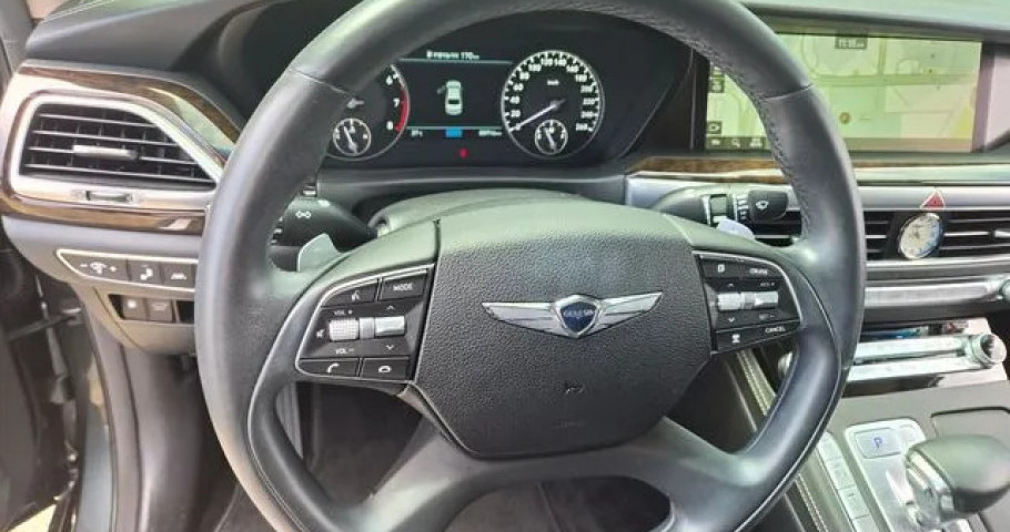 Genesis G90 