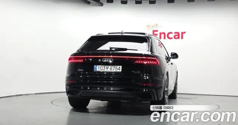 Audi Q8 