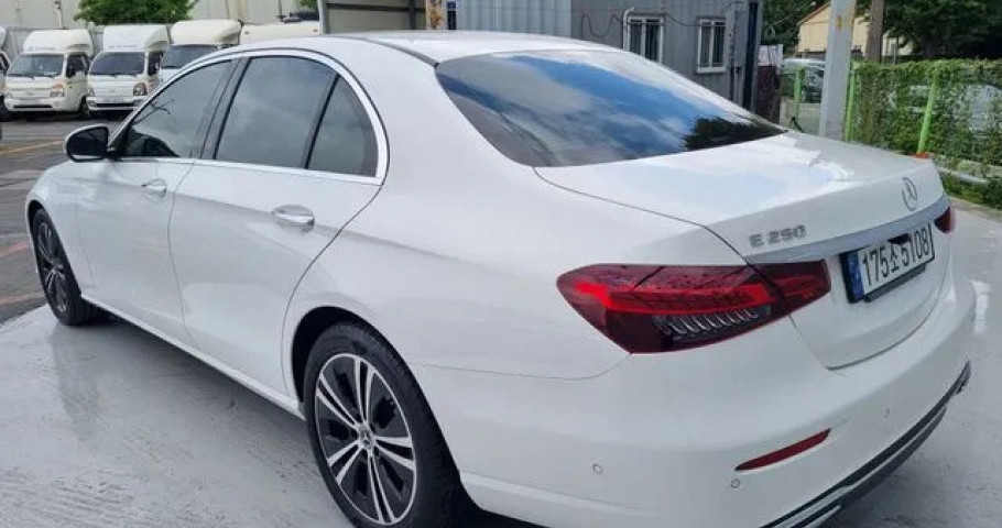 Mercedes-Benz E-Class 