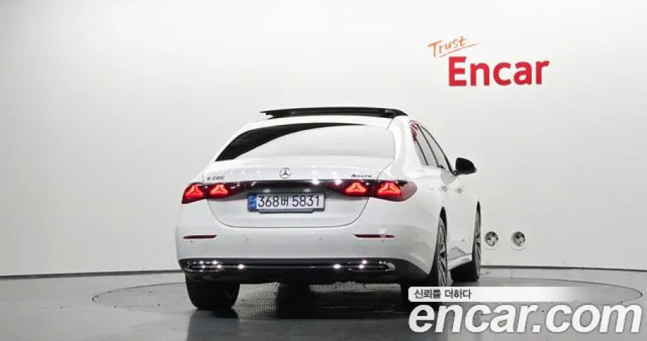Mercedes-Benz E-Class 