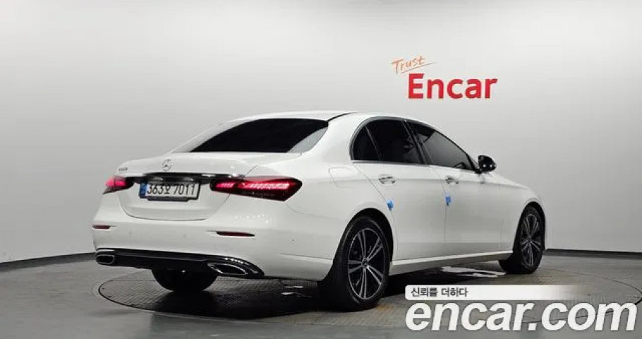 Mercedes-Benz E-Class 