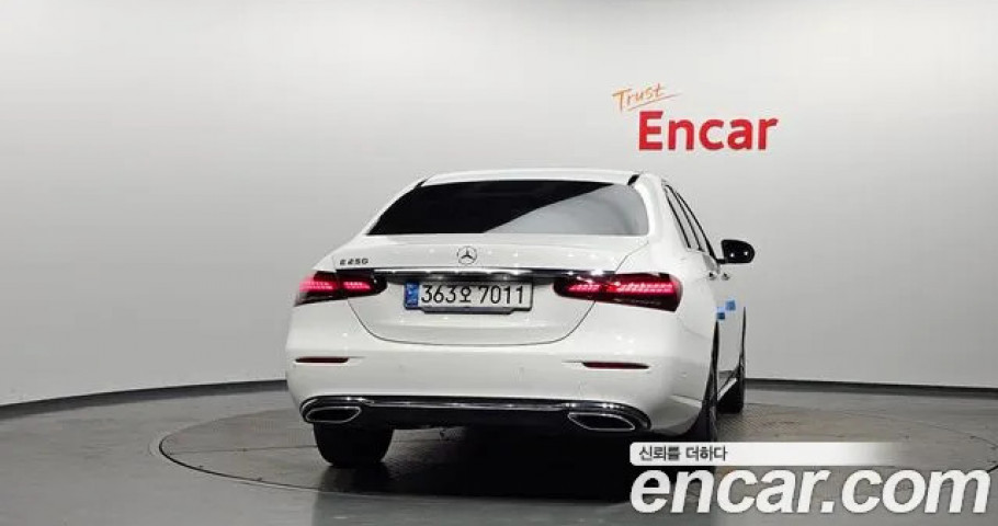 Mercedes-Benz E-Class 