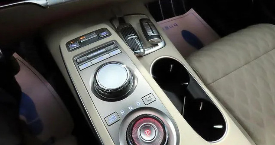 Genesis Gv70 