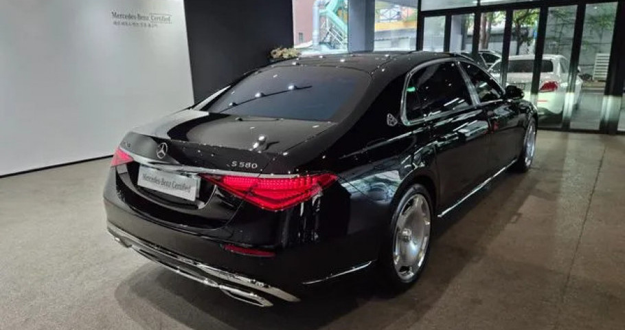 Mercedes-Benz S-Class 