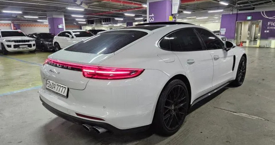 Porsche Panamera 