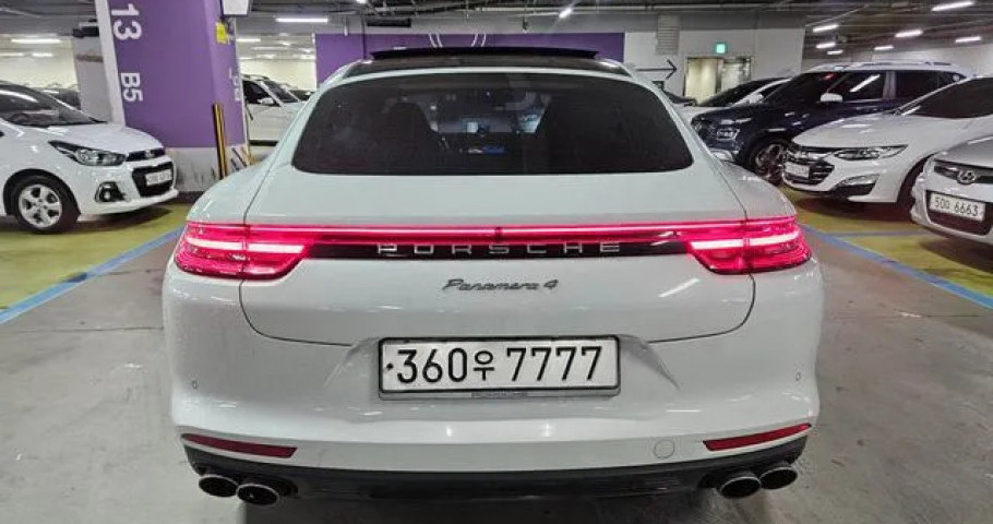 Porsche Panamera 