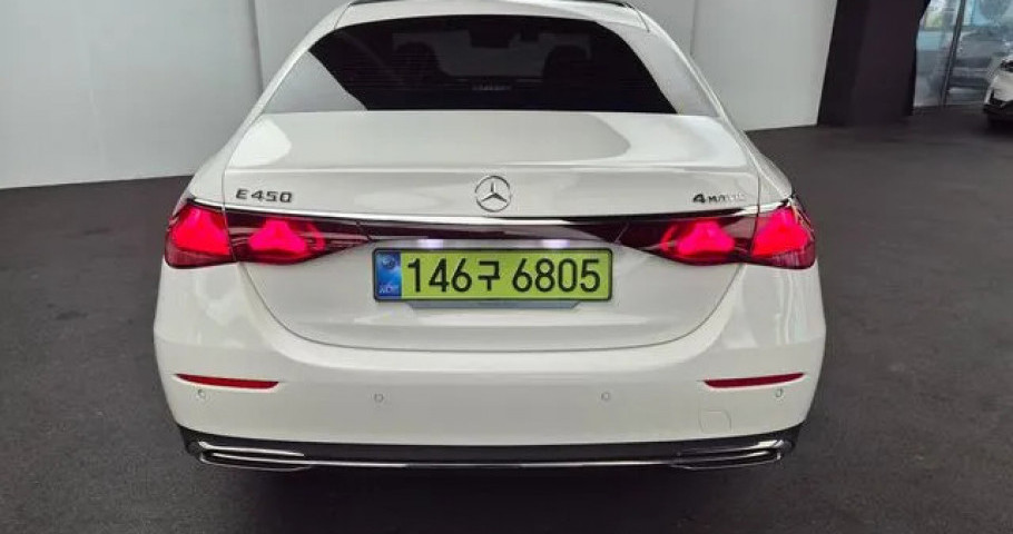 Mercedes-Benz E-Class 