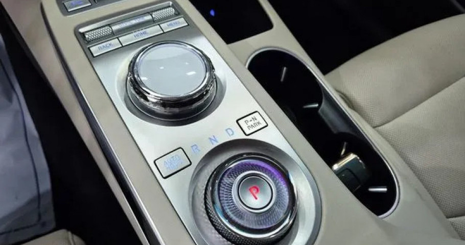 Genesis Gv70 