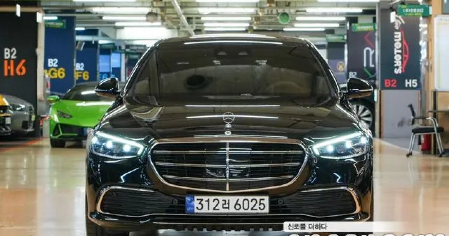 Mercedes-Benz S-Class 