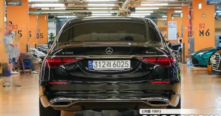 Mercedes-Benz S-Class 