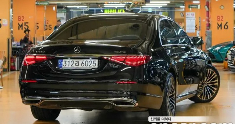 Mercedes-Benz S-Class 