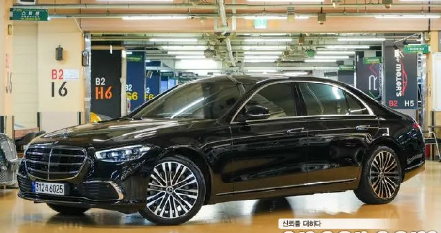 Mercedes-Benz S-Class 