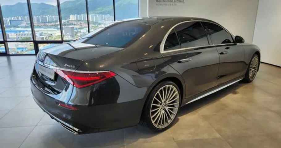 Mercedes-Benz S-Class 