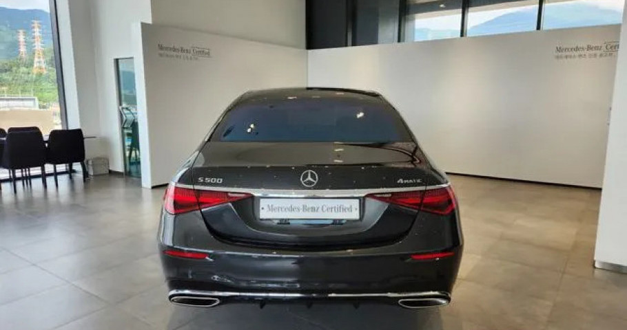 Mercedes-Benz S-Class 