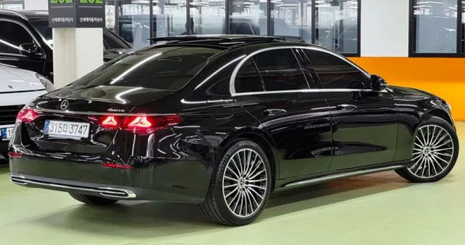 Mercedes-Benz E-Class 