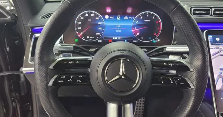 Mercedes-Benz S-Class 