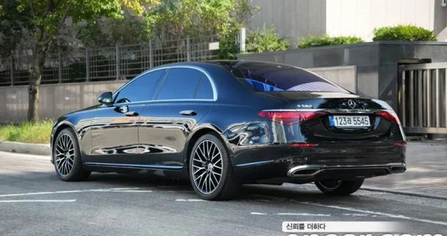 Mercedes-Benz S-Class 