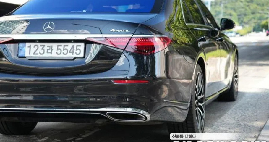Mercedes-Benz S-Class 